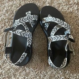Chaco sandals, size 9, are in perfect shape, no wear!  Cute chevron design.